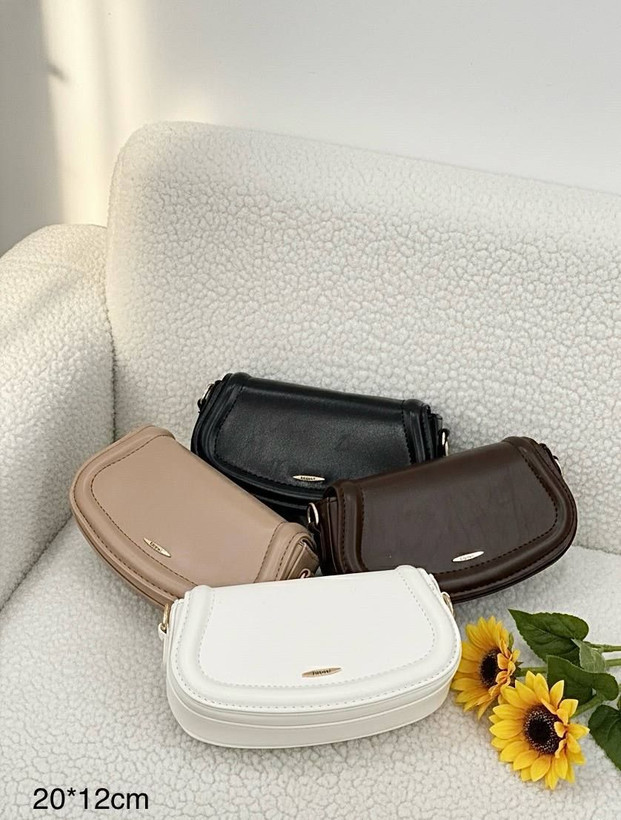 کیف دوشی زنانه مدل مُون (Moon) با طراحی هلالی و مینیمال در رنگهای شکلاتی، کرم، مشکی و سفید - ژوو گالریا