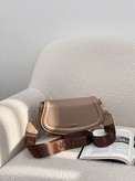 کیف دوشی زنانه مدل مُون (Moon) با طراحی هلالی و مینیمال در رنگهای شکلاتی، کرم، مشکی و سفید - ژوو گالریا