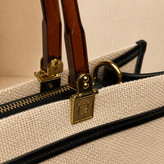 جزئیات-یراق-طلایی-و-دسته-طلقی-کیف-طرح-fendi